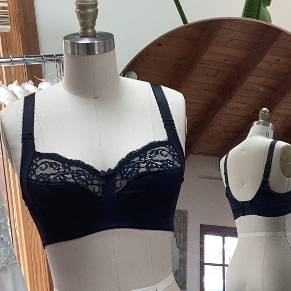 Chic Black Lace Wireless Bra. Bought in Ireland